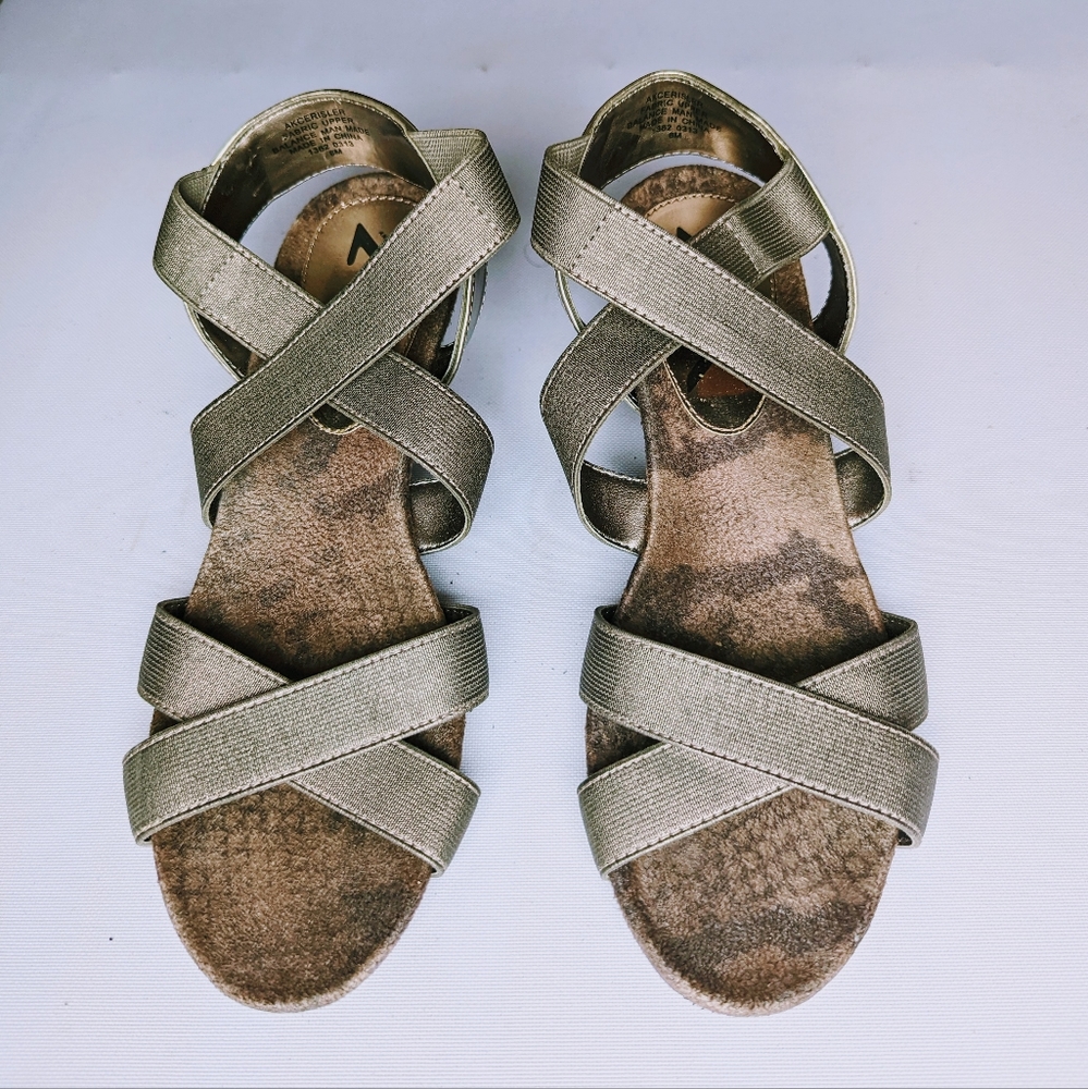 AK Anne Klein Sport Womens Strappy Stretchy Gold Wedge Sandals Size 6M ~ 1" Heel